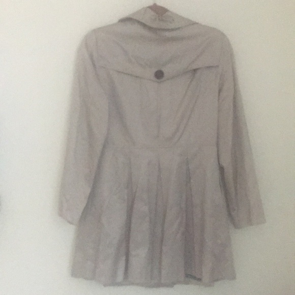 XXI silver trench coat XL runs small🌸 - Picture 2 of 3